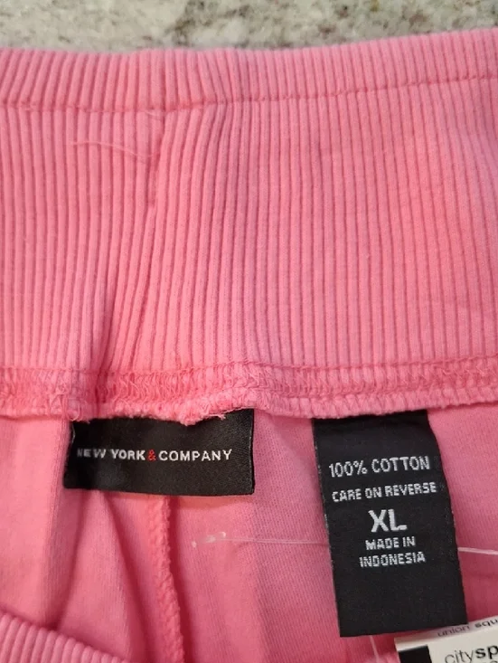 Vintage New York & Company Pink Capri Joggers with Pink And White Side Stripes - Picture 3 of 12